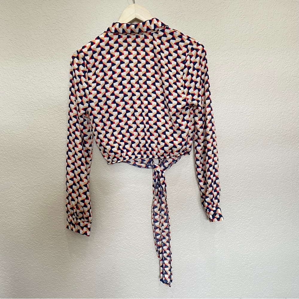 Geometric Patterned Tie-Front Blouse - Picture 8 of 8